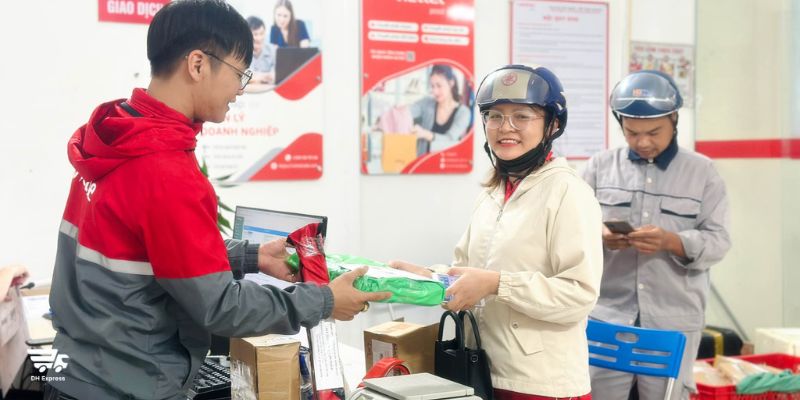 Gửi hàng qua bưu cục
